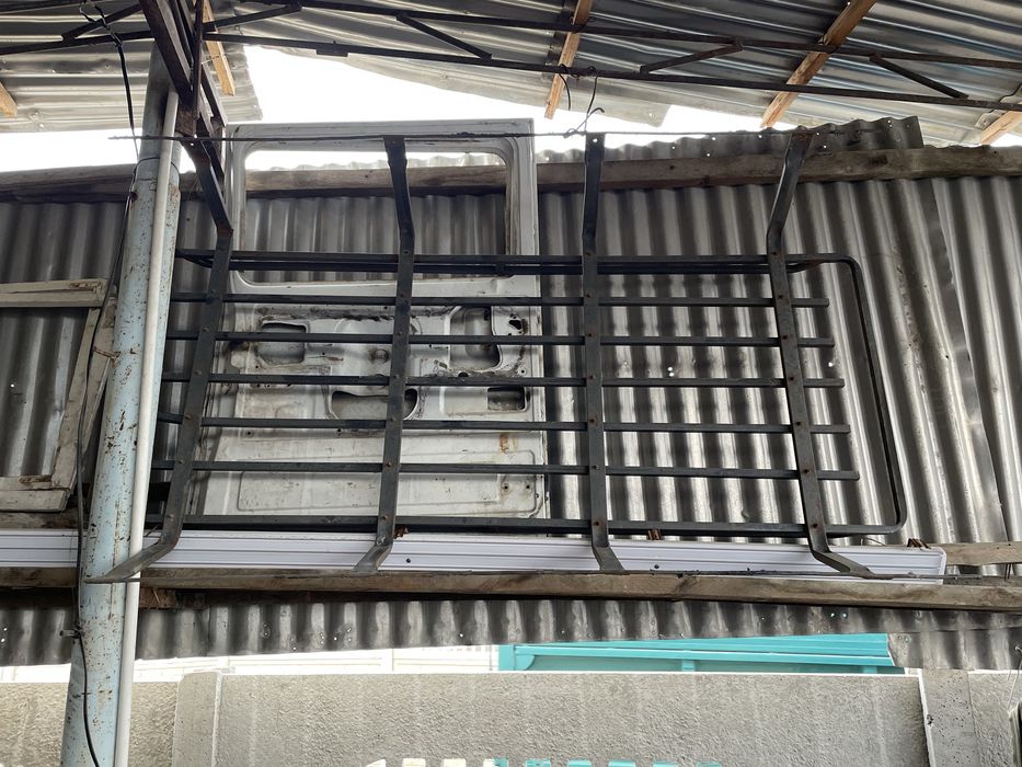 Damas uchun tepa bagaj