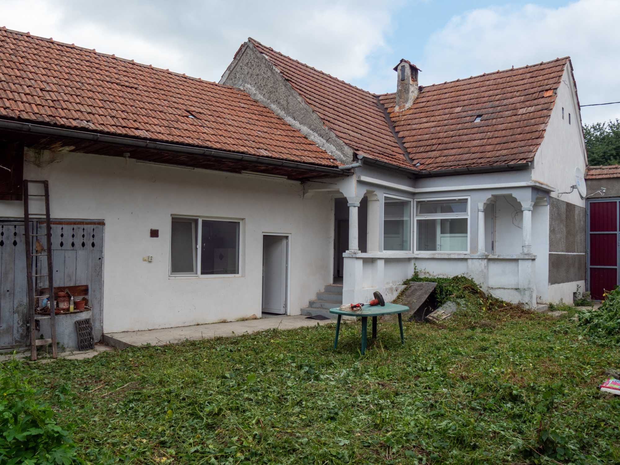 Casa rurala modernizata 3 camere, bucatarie, anexe 90mp + teren 700mp