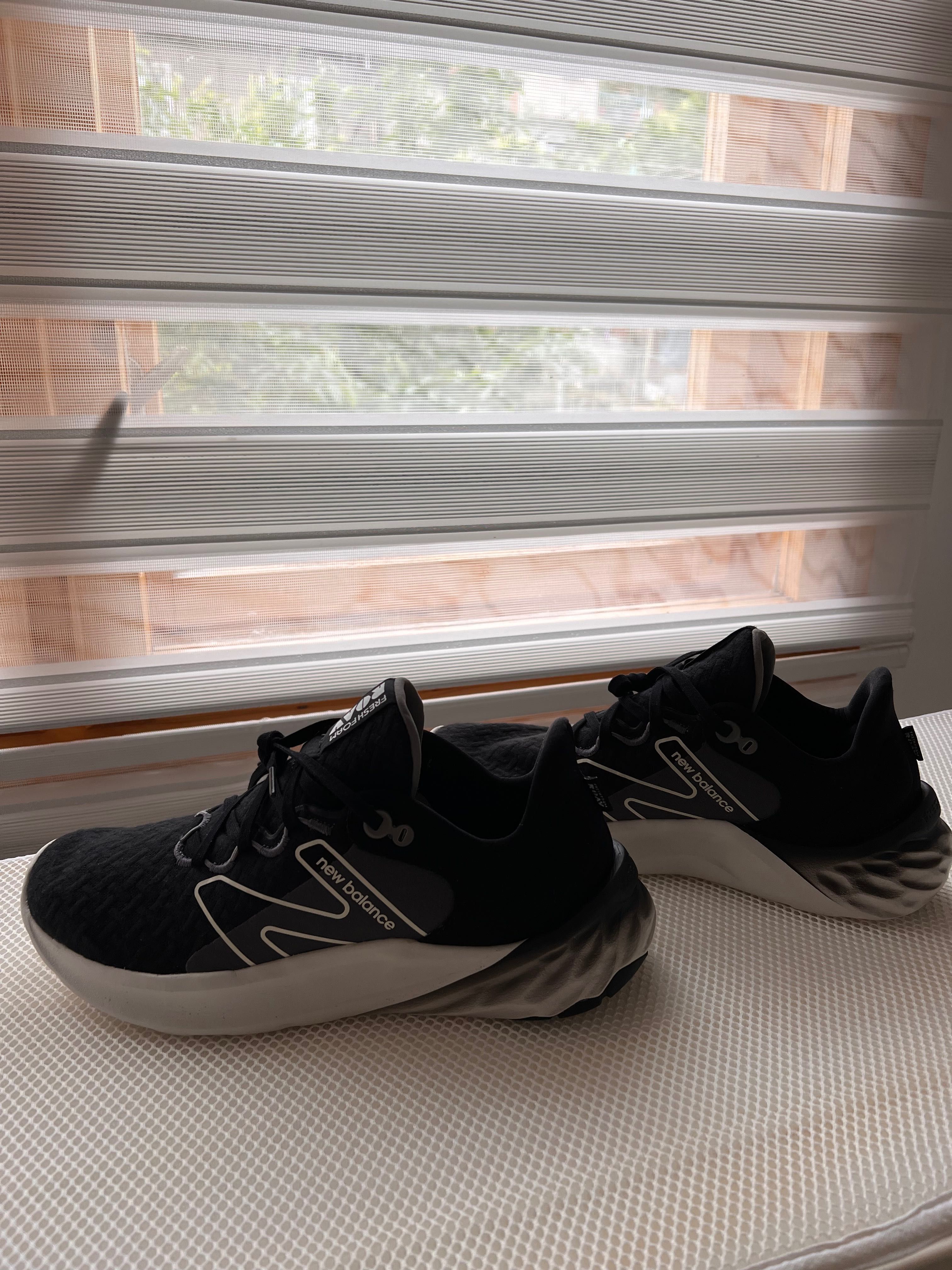 New Balance - Обувки за бягане Fresh Foam ROAV v2, Черен, Сив