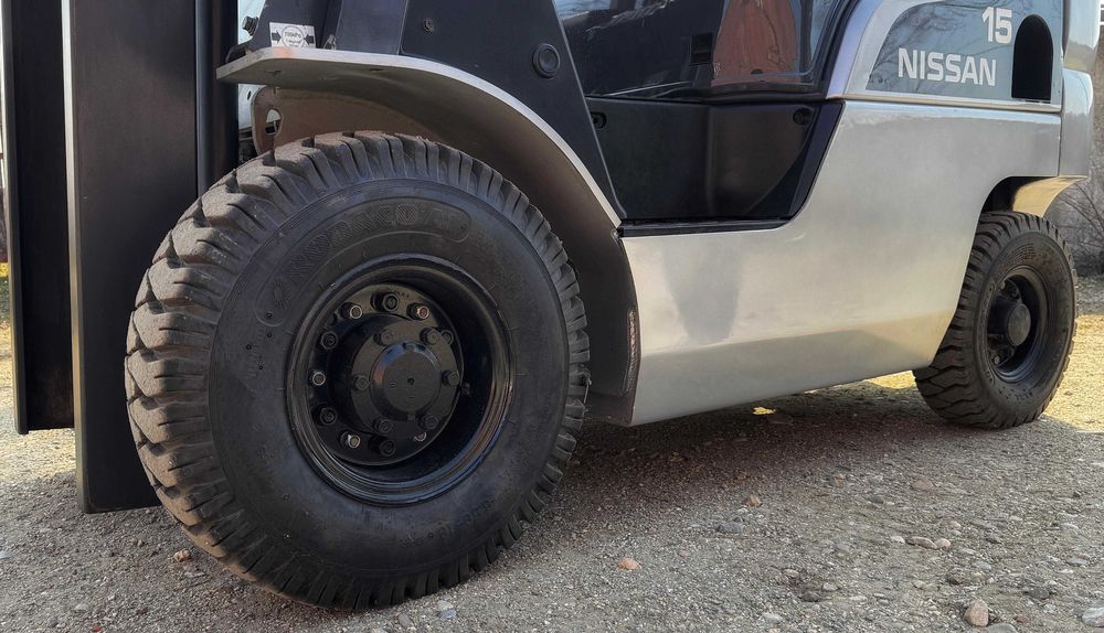 vand motostivuitor nissan -impecabil!