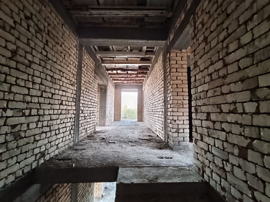 Yangi qurilgan uy sotiladi. Продается новый дом