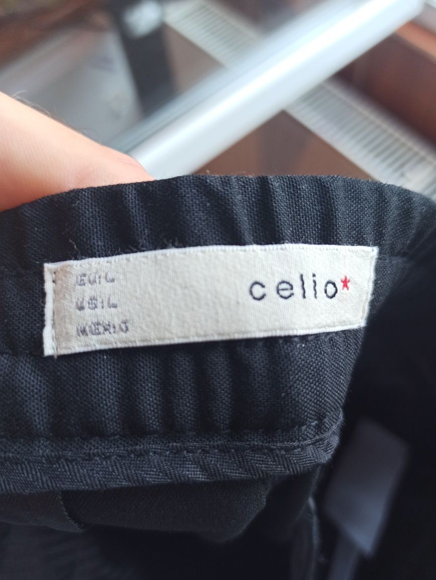 Vând pantaloni Celio