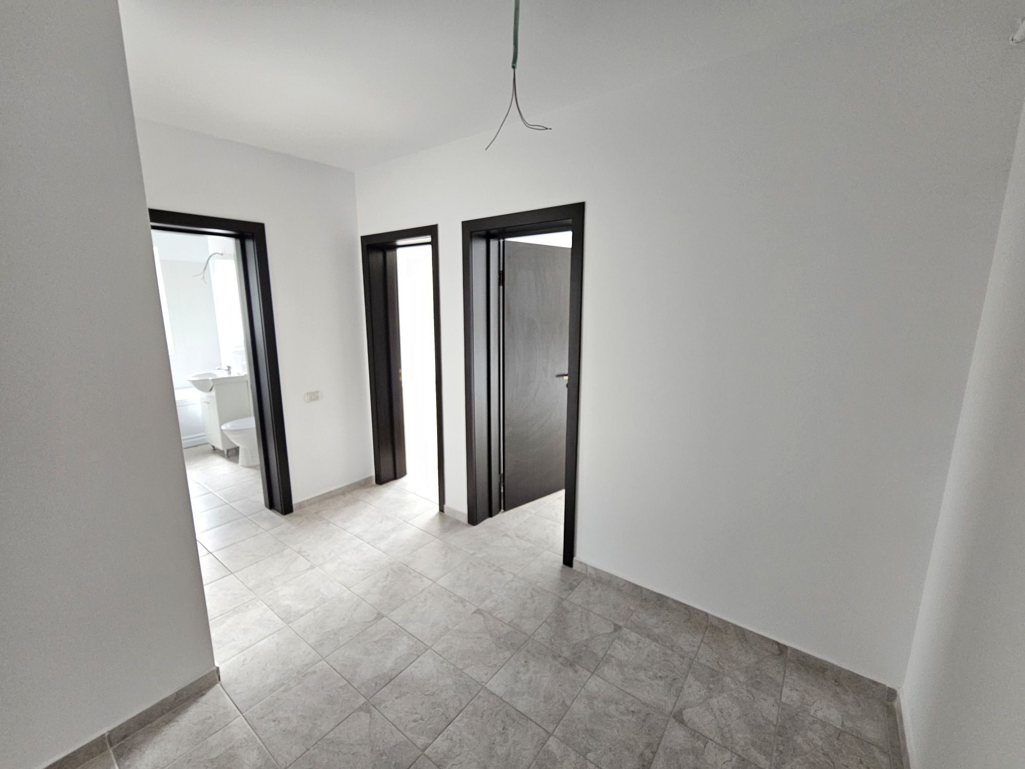 2 camere decomandat + loc de parcare privat