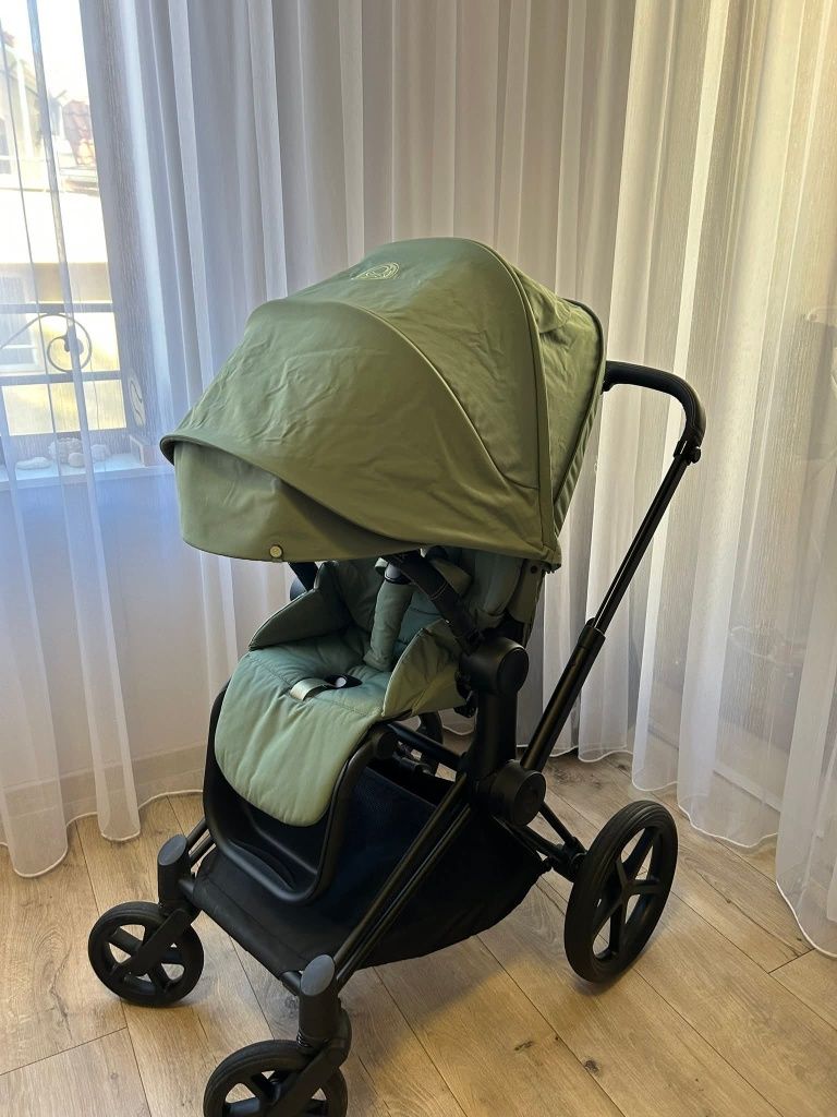 Cybex Priam 4 в цвят Leaf Green