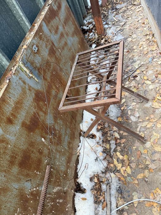 Продам входную железную дверь