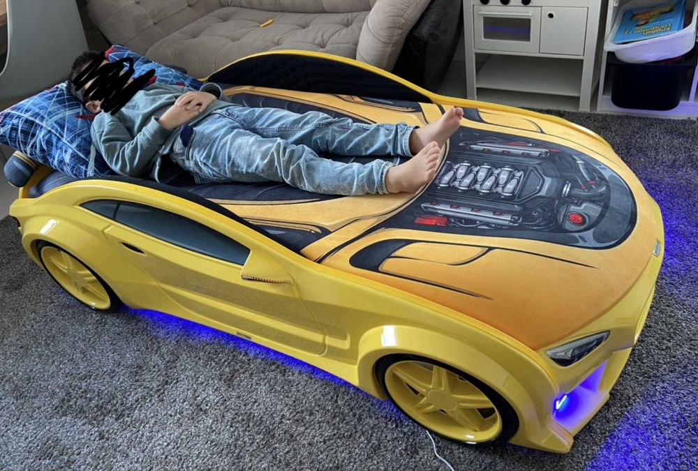 Продам кровать трансформер бамбли с 3 d подсаеткой дна и фар с пультом