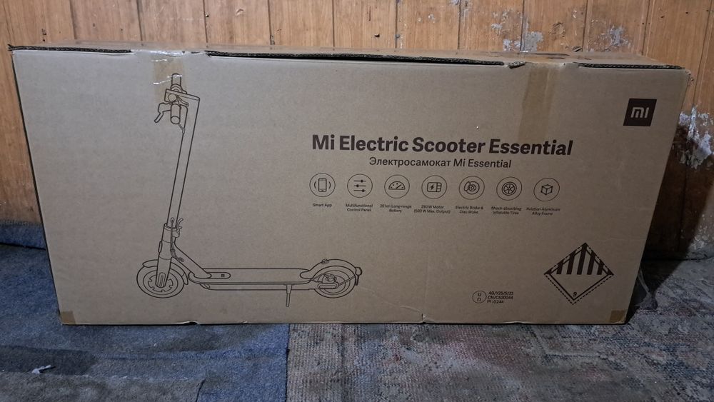 Vând trotineta electrica xiaomi esențial