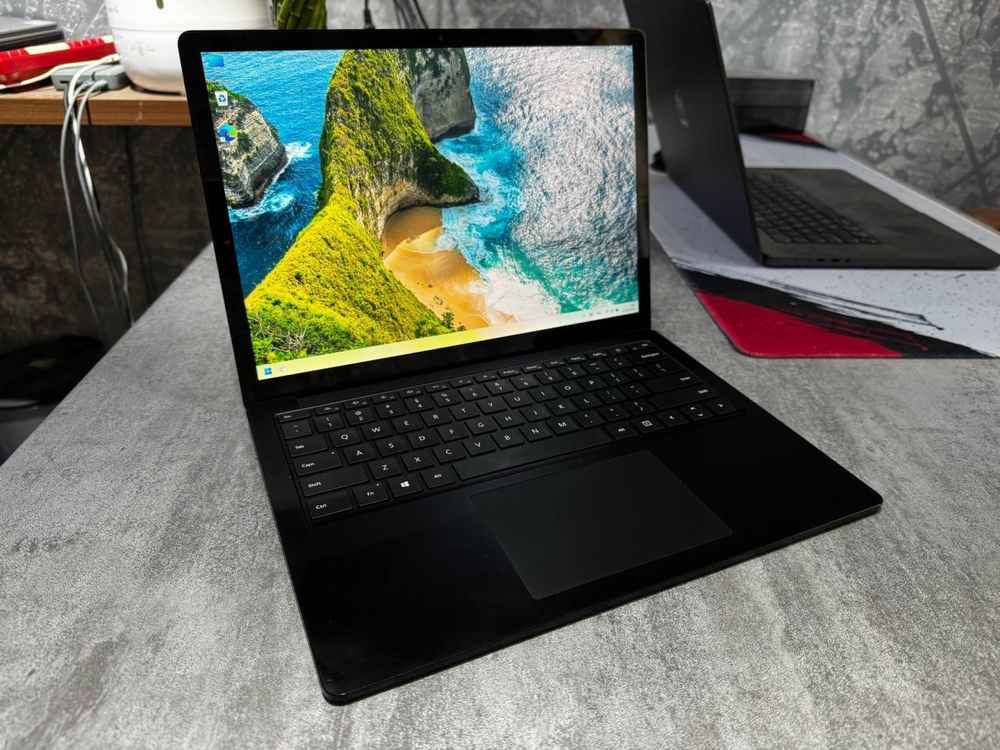 Surface Laptop 4 - 13.5” i7-1185G7! 16GB! 256SSD