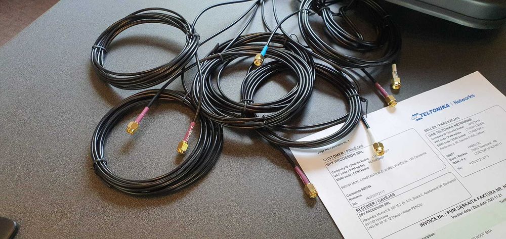 Teltonika Industrial 5G Router si antena retelistica MIMO GNSS IP67