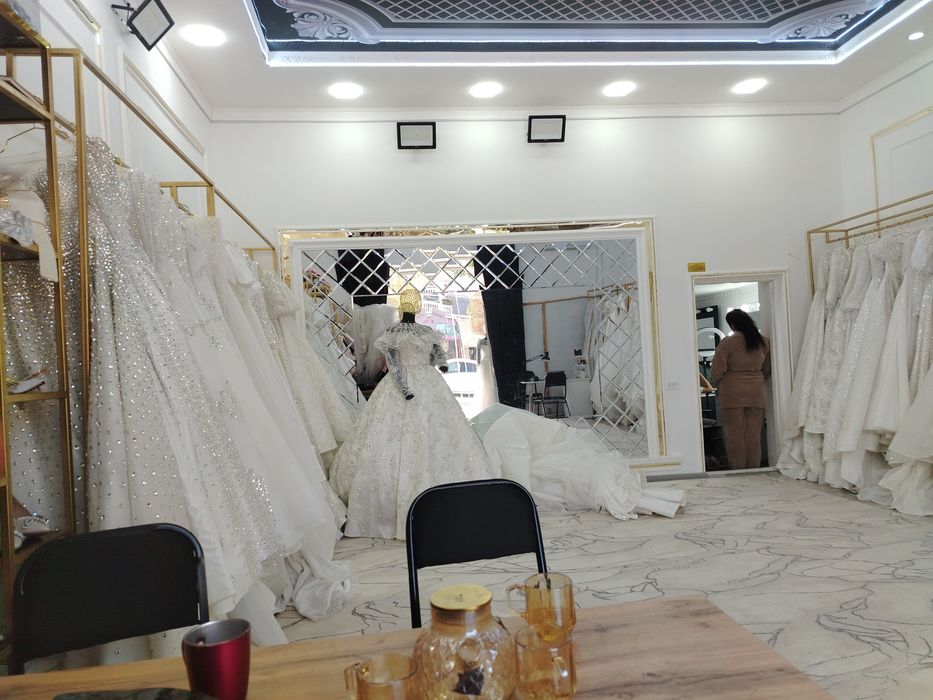 Tayyor biznes sotiladi kelin liboslari saloni hamma sharoiti bor