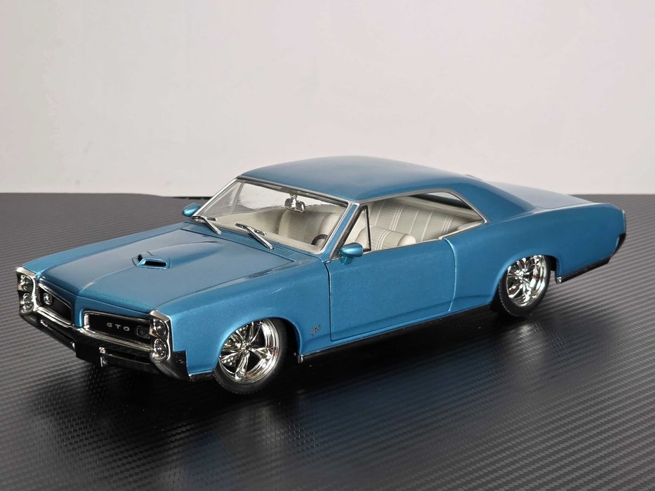 Macheta Auto 1/18 Hotwheels Pontiac GTO 1966