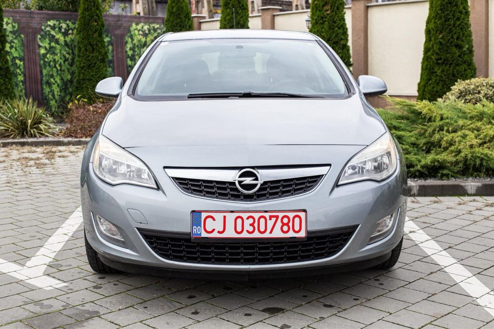 Opel Astra J 2010 Diesel Euro 5 Carte Service Numere Rosii