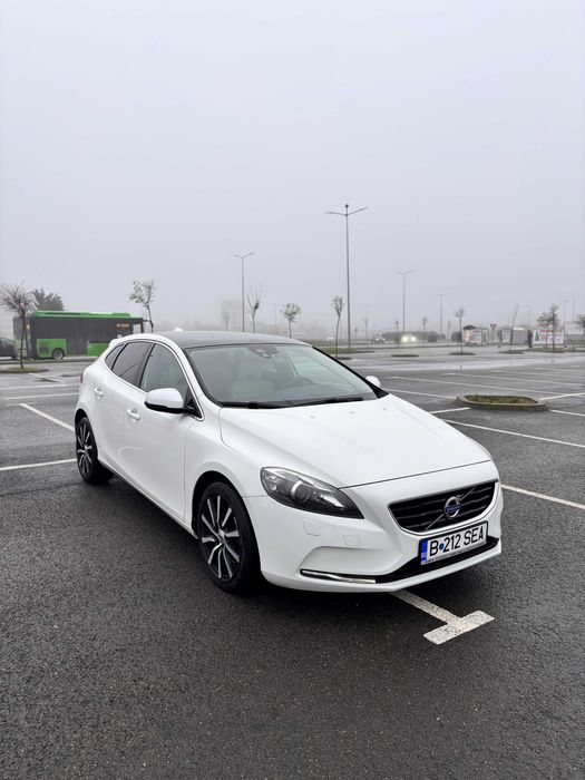 Volvo V40 D4 Summum 1984cm - 177cp - 5 cilindri