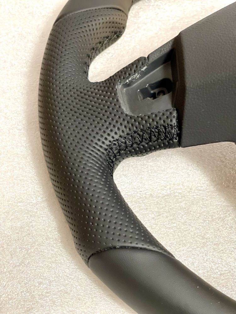 Volan passat golf tesit cu piele perforata
