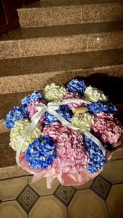 Корзина королевских гортензии