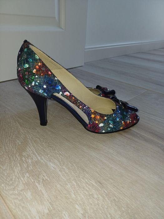 Vand pantofi piele naturala masura 39