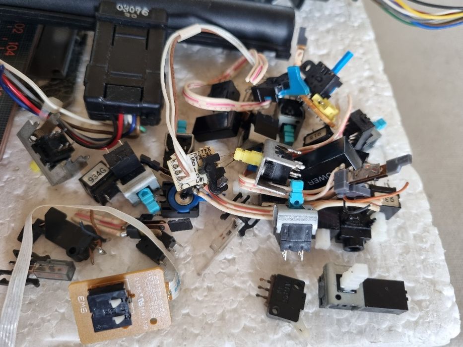 Pachet dif Antene rare, contactori mici, etc. Impecabile.