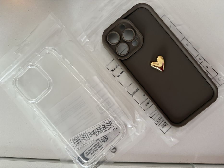 Vand 2 huse Noi Iphone 16 pro max