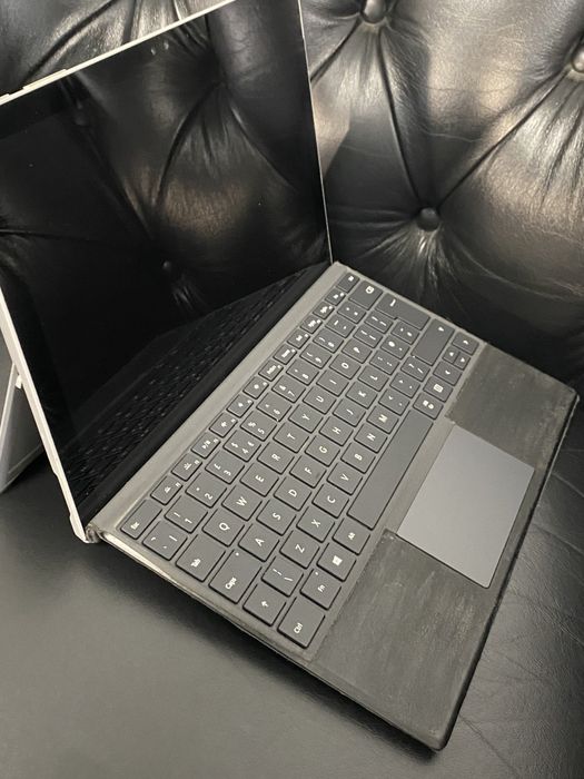 Dekstop-HODKJ7C / Surface Pro 4 / 4 GB RAM / Foarte bun