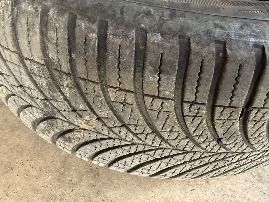 Anvelope GoodYear Vector 4-seasons 215/60/17 M+S