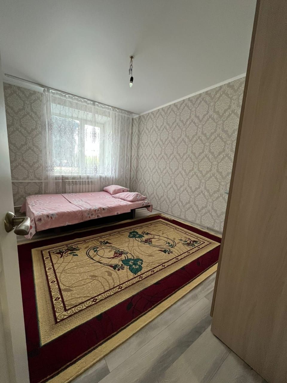 Сдается квартира посуточно почасовая.Есть кв на Батыс 2,БОЛАШАК,11 мкр