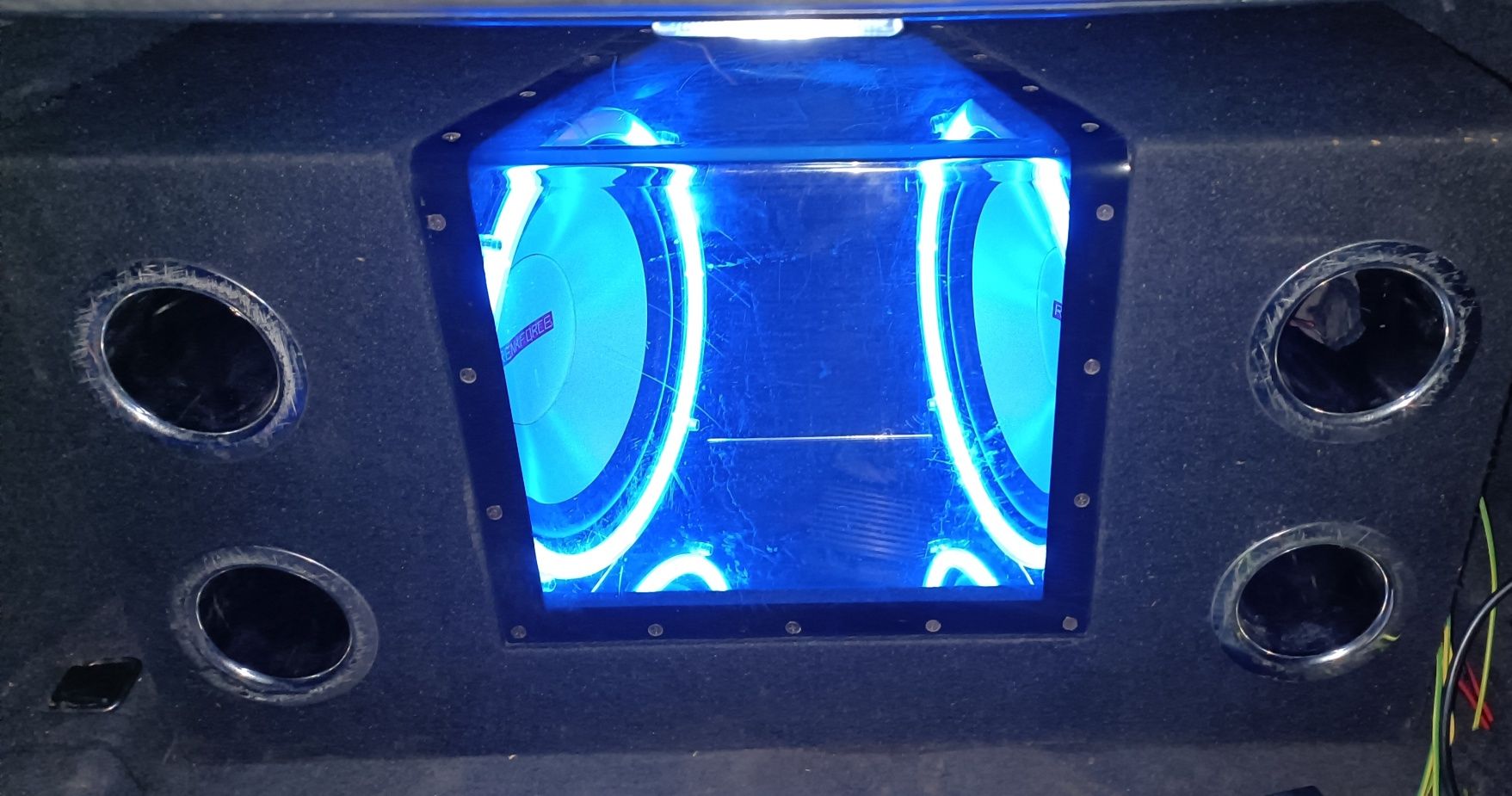 Subwoofer auto cu 2 difuzoare auto