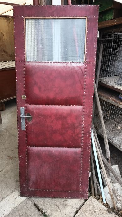 Vând 5 uși tapițate căptușite 50 lei toate !!!fără toc