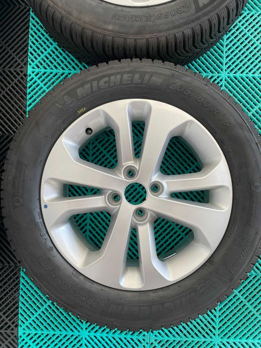 Jante noi cu anvelope allseason 205 60 R16 Sandero Jogger Clio Logan