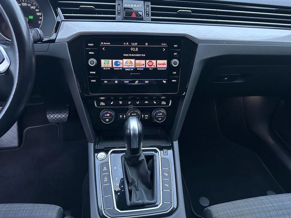 Volkswagen Passat VW Passat B8,5 Facelift 2.0 DSG7 Webasto Apple Carplay Full Led