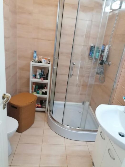 Vand garsoniera in bloc nou