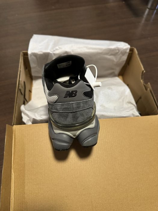 New Balance 9060 чисто нови