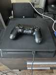 Продавам Playstation 4
