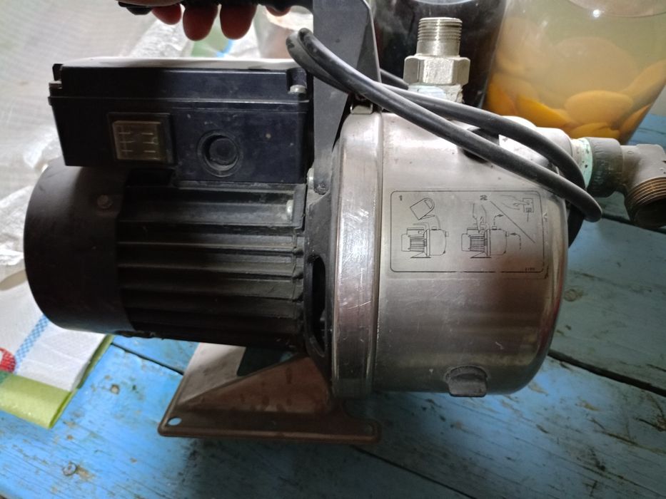 Водиной насос  GRUNDFOS