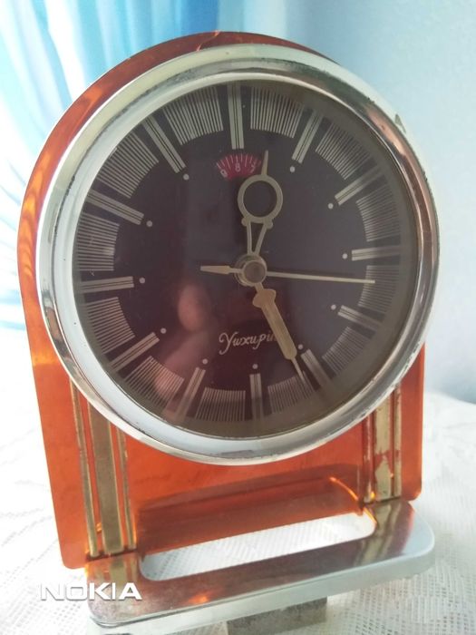 Продам настольные и ручные часы