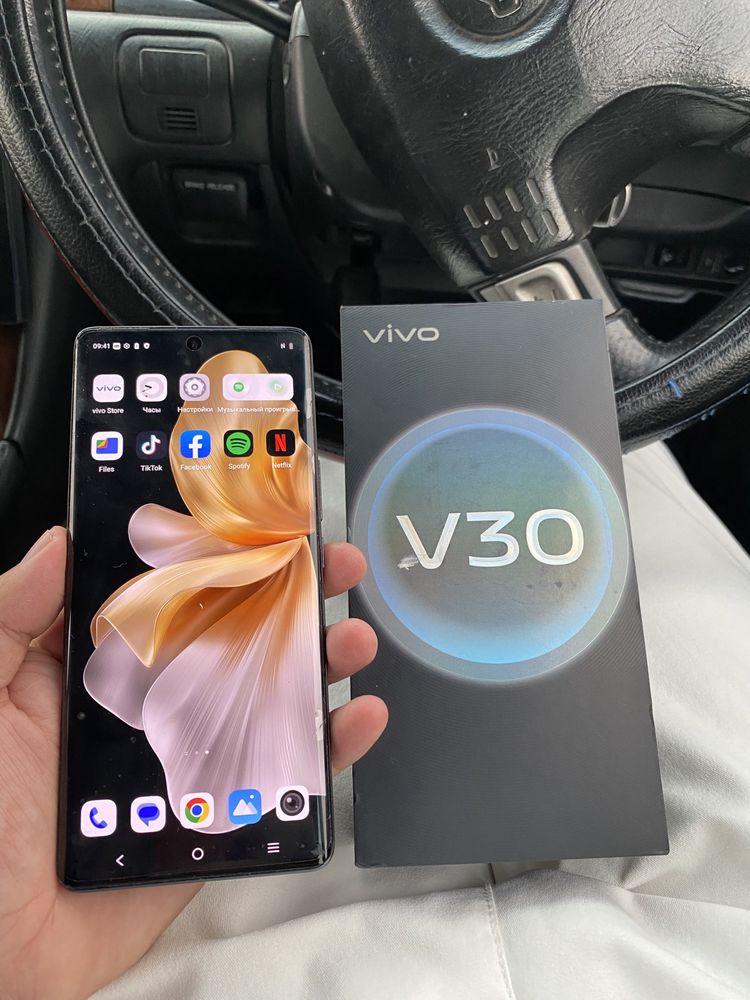 Vivo V30 5G.   12/256