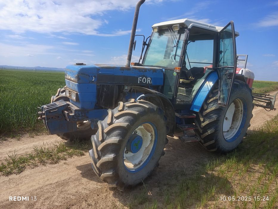 Tractor Ford 8240