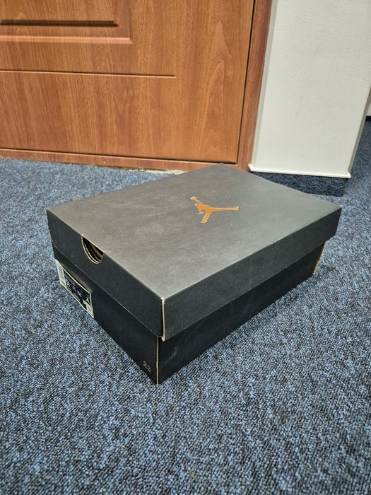 Vând Jordan 1 Mid