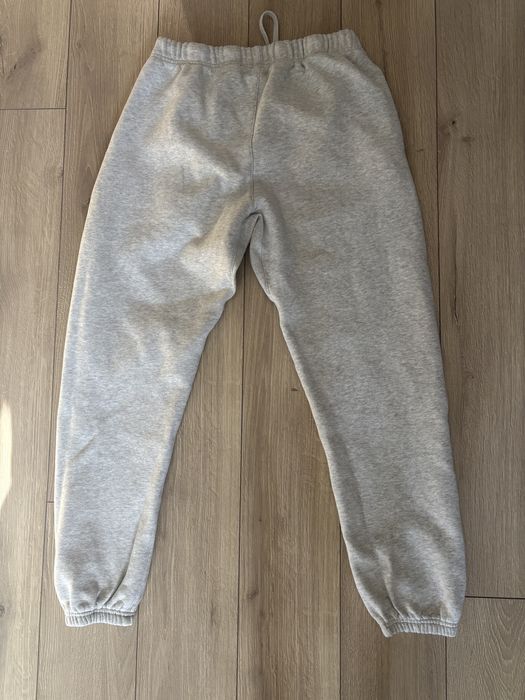 Essentials сиво долнище SS22