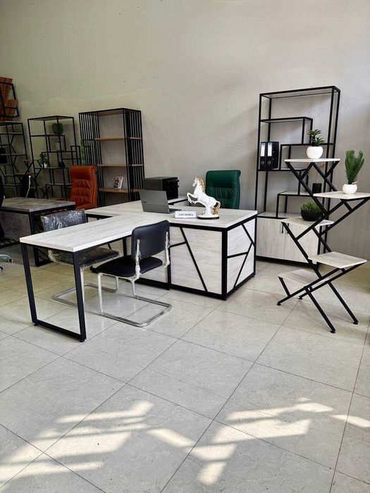 Комплект руководителя в стиле лофт в наличии