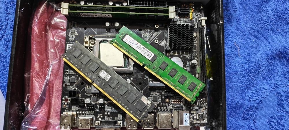 AMI H61 + i7 2600 + Ddr 3 ( 8 gb ) 4 Штуки в подарок.