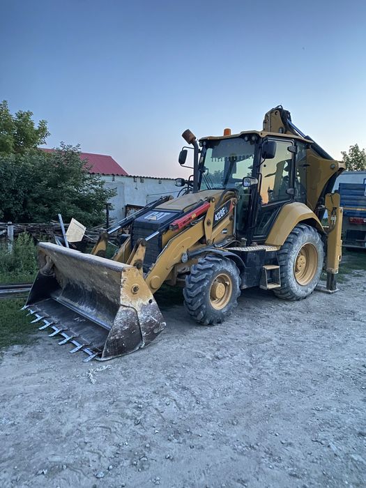 Экскаватор-погрузчик