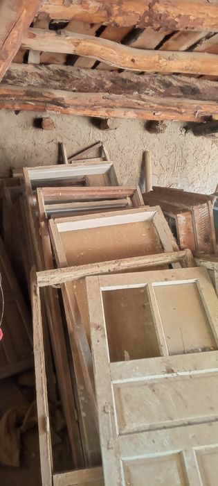 Taxta eshik rom va derazali oynalar
175*125 rom - 5ta bir xil