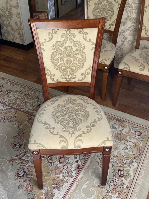 Стол -4 метр. Стулья-16 штук