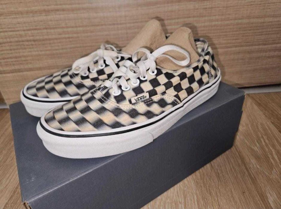 Teniși Vans Authentic negru, purtați