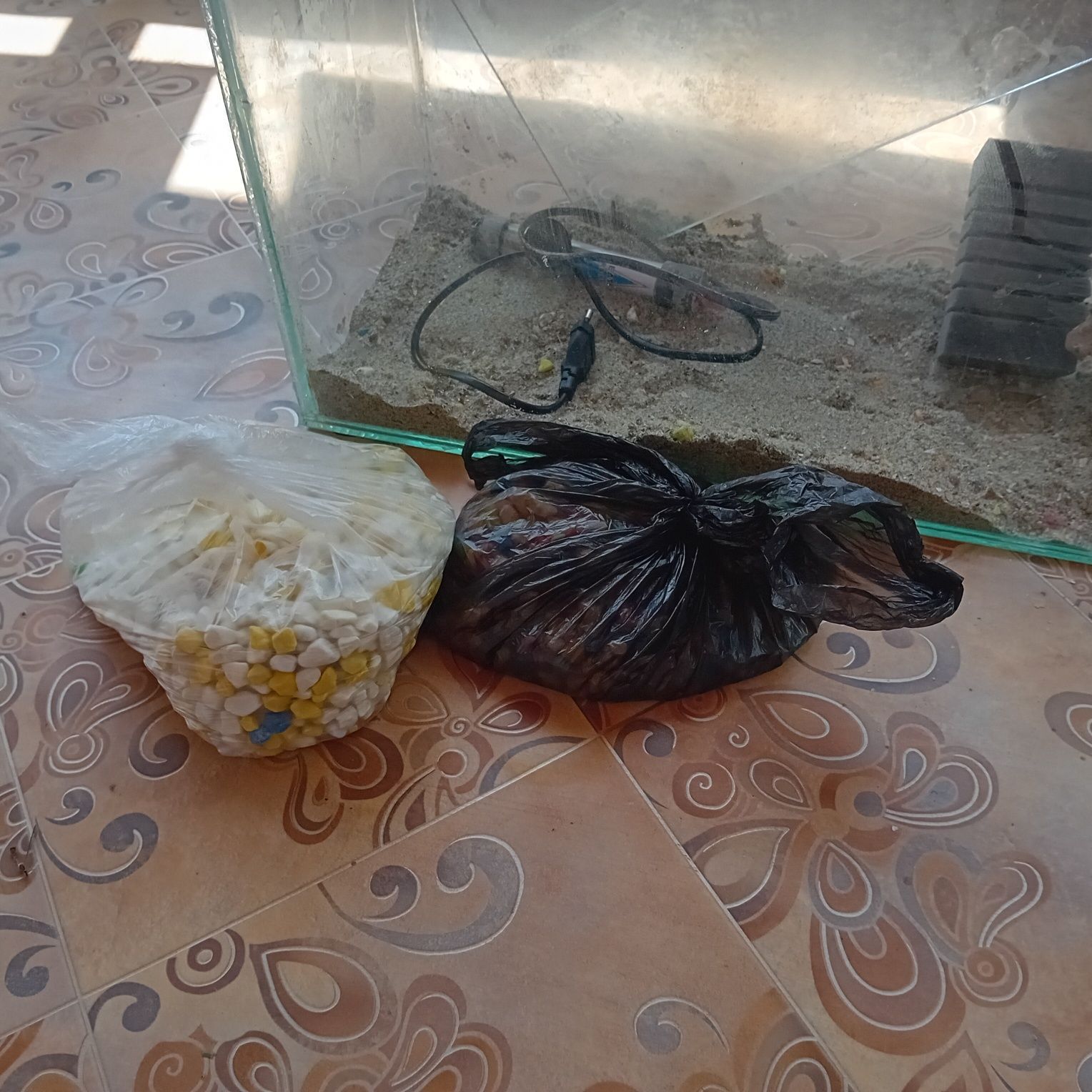Аквариум с частично оборудване