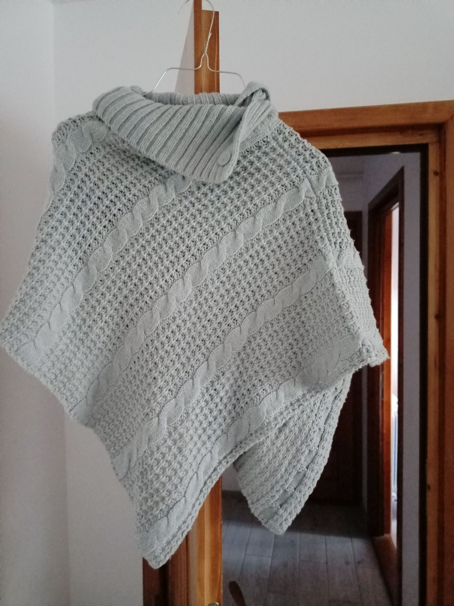 Poncho fata C & A 8-10 ani