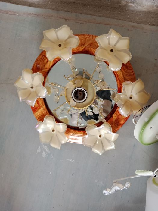 Продам люстру 1000 тг.