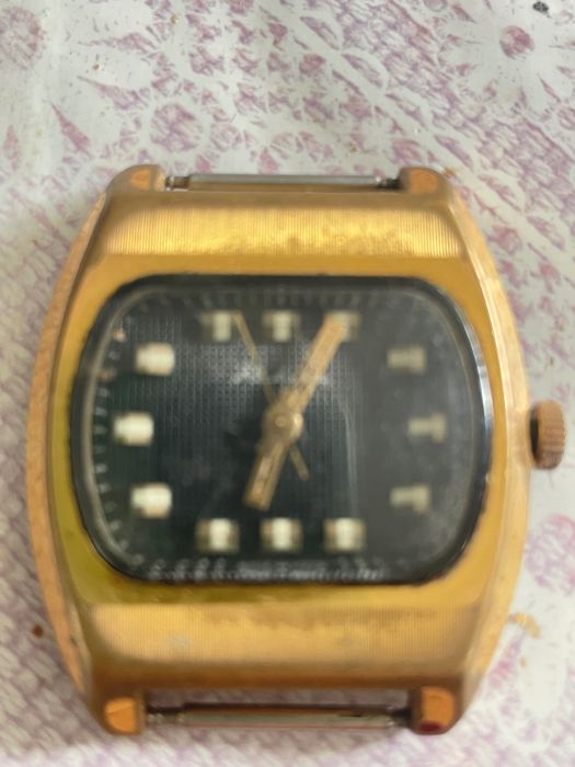 Продавам руски часовници