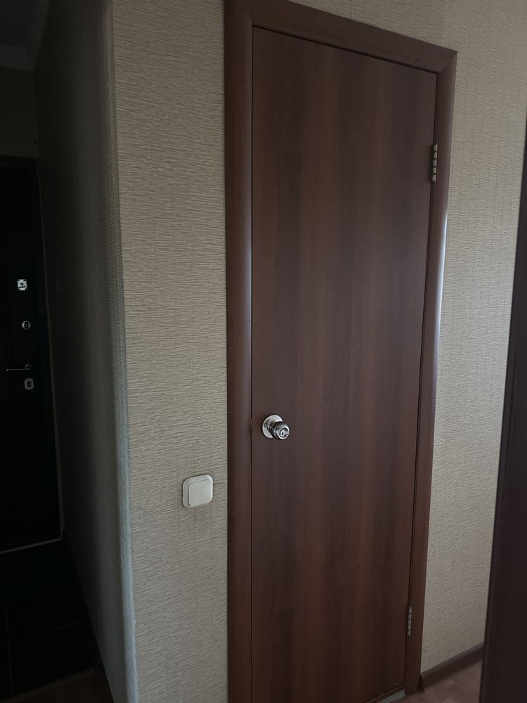 Продается двери ( 2 штуки ),  1 дверь стоит 2 тыс.