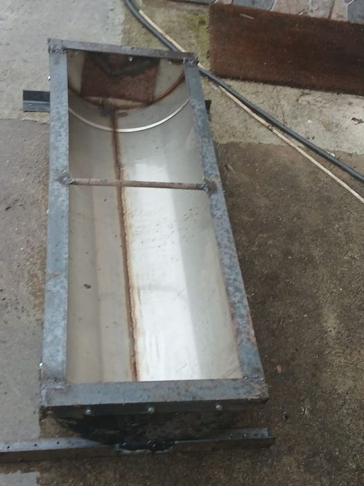 Vând troaca pentru animale